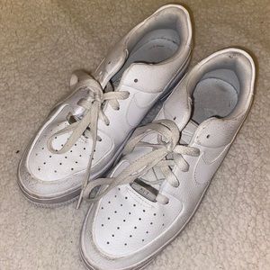 WHITE NIKE AIR FORCE 1 SAGE LOW